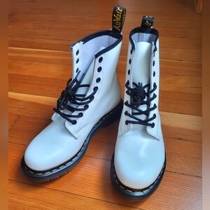1460 Smooth Leather White Doc Martens